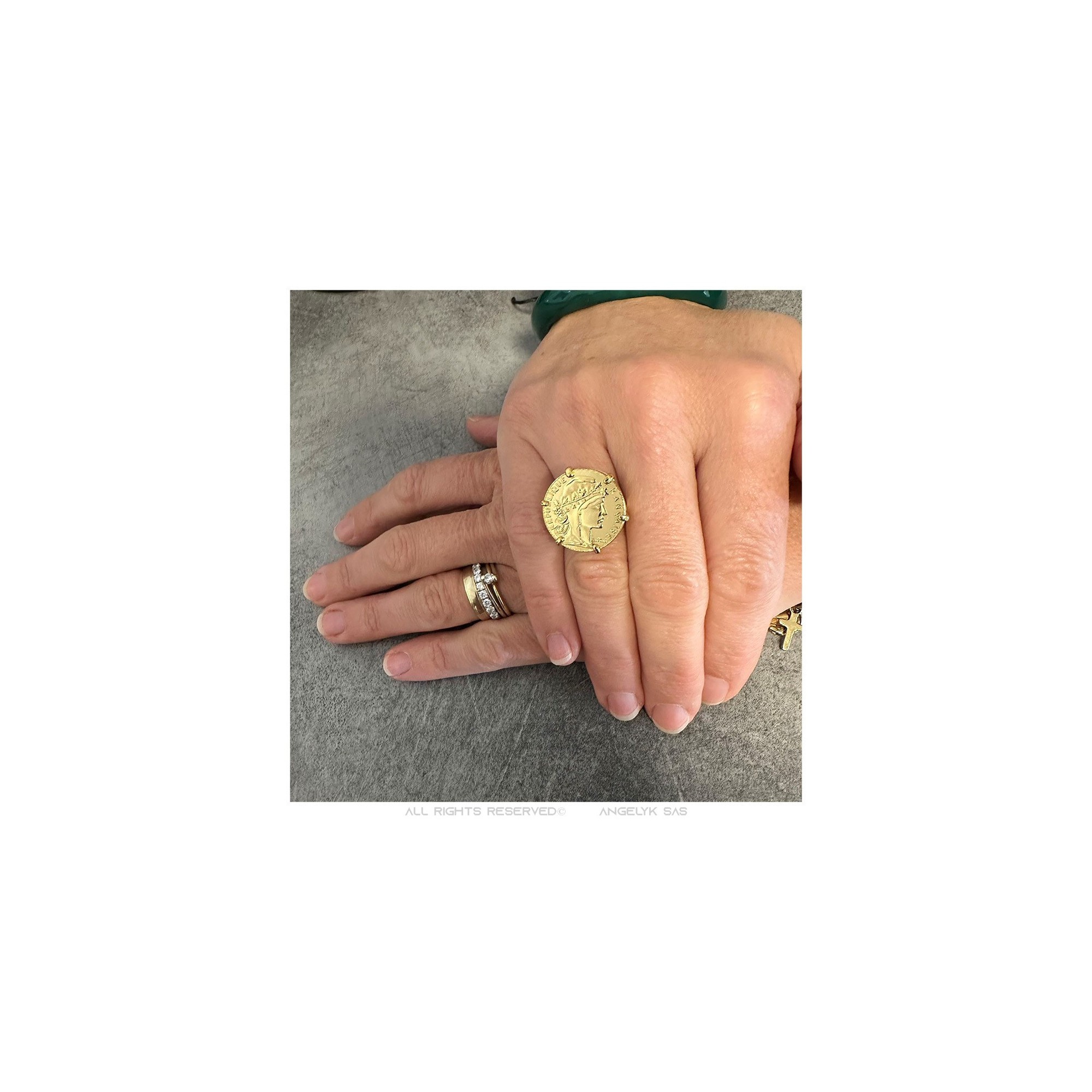 Bague Marianne porte-pièce giffée en acier inoxydable et or